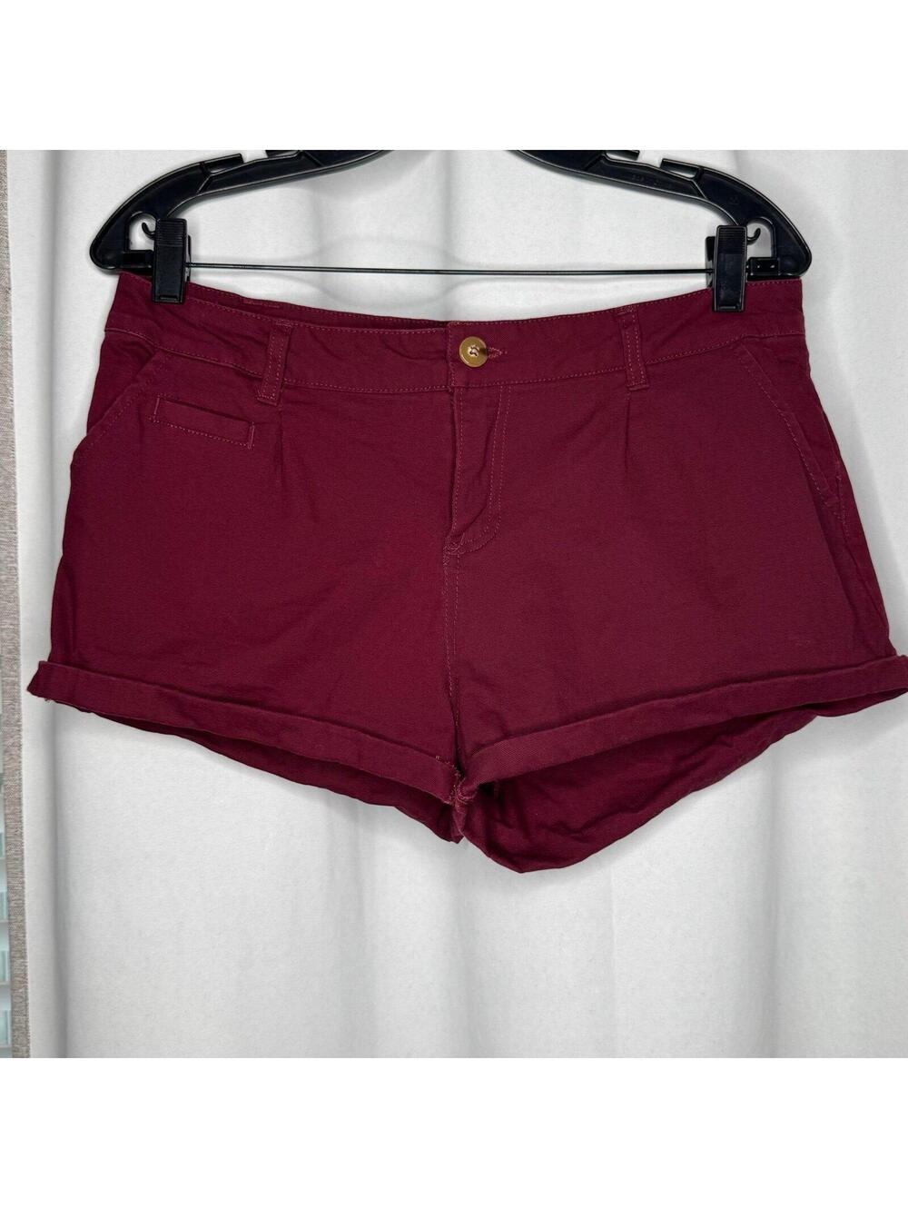 Ambiance Apparel Shorts w/ Pockets Button & Zipper Women's Size large Maroon